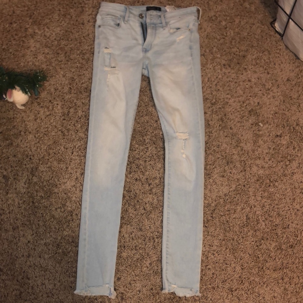 light wash ripped skinny jeans